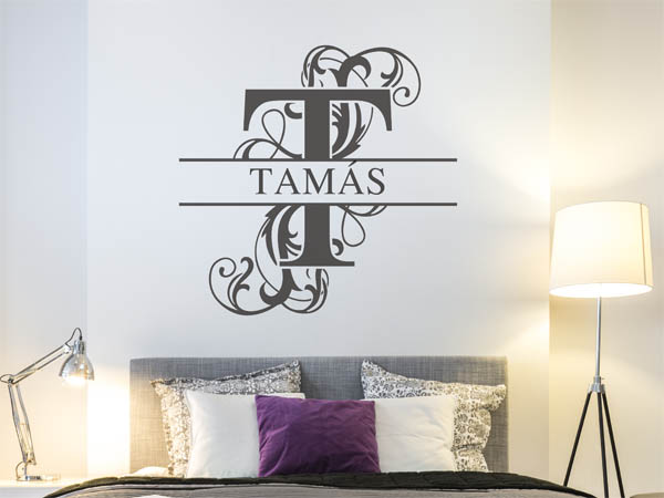 Wandtattoo verschnörkelter Buchstabe T mit Tamás