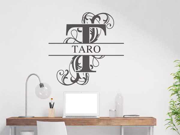 Wandtattoo verschnörkelter Buchstabe T mit Taro