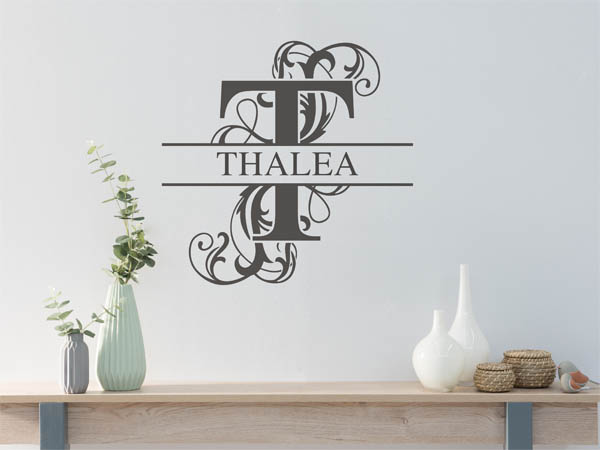 Wandtattoo verschnörkelter Buchstabe T mit Thalea