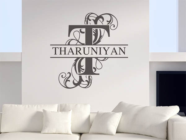 Wandtattoo verschnörkelter Buchstabe T mit Tharuniyan