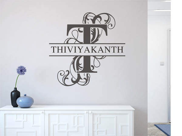 Wandtattoo verschnörkelter Buchstabe T mit Thiviyakanth