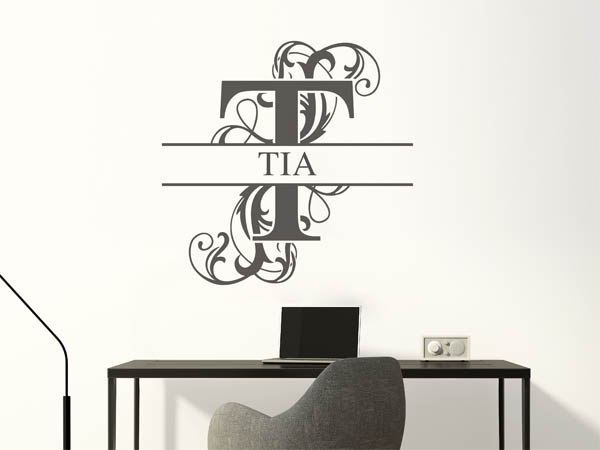 Wandtattoo verschnörkelter Buchstabe T mit Tia