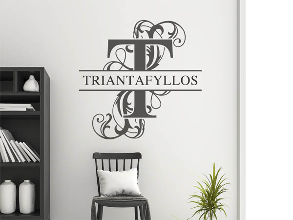 Wandtattoo verschnörkelter Buchstabe T mit Triantafyllos