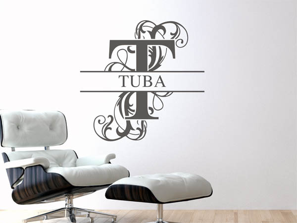 Wandtattoo verschnörkelter Buchstabe T mit Tuba