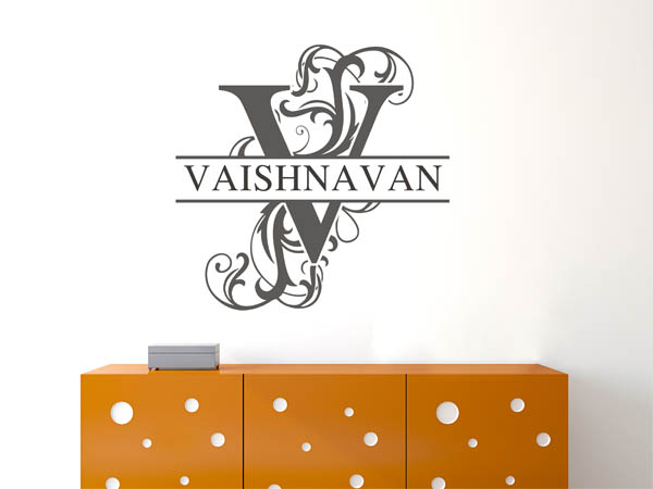 Wandtattoo verschnörkelter Buchstabe V mit Vaishnavan