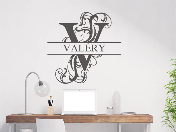 Wandtattoo verschnörkelter Buchstabe V mit Valéry