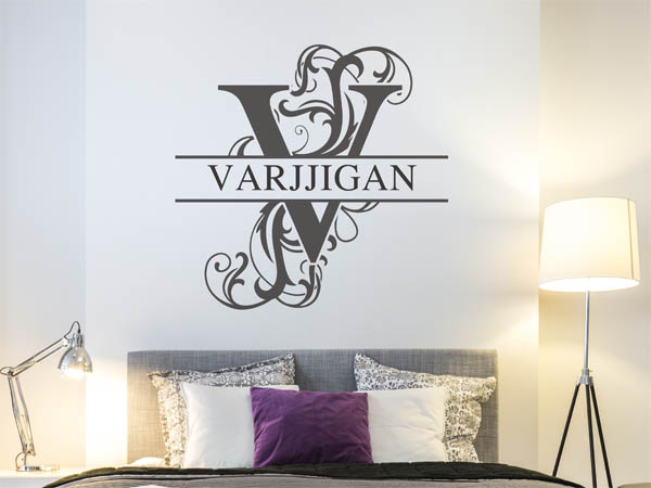 Wandtattoo verschnörkelter Buchstabe V mit Varjjigan