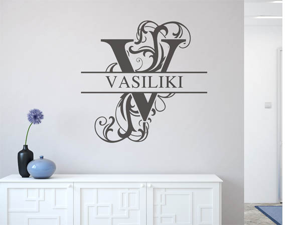 Wandtattoo verschnörkelter Buchstabe V mit Vasiliki