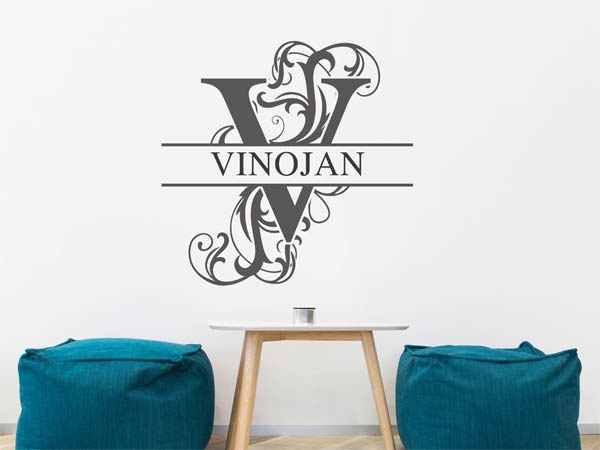 Wandtattoo verschnörkelter Buchstabe V mit Vinojan