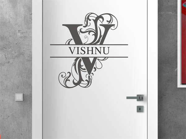 Wandtattoo verschnörkelter Buchstabe V mit Vishnu