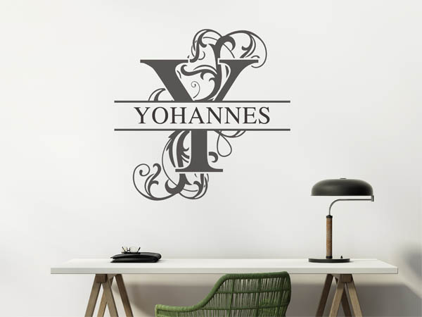 Wandtattoo verschnörkelter Buchstabe Y mit Yohannes